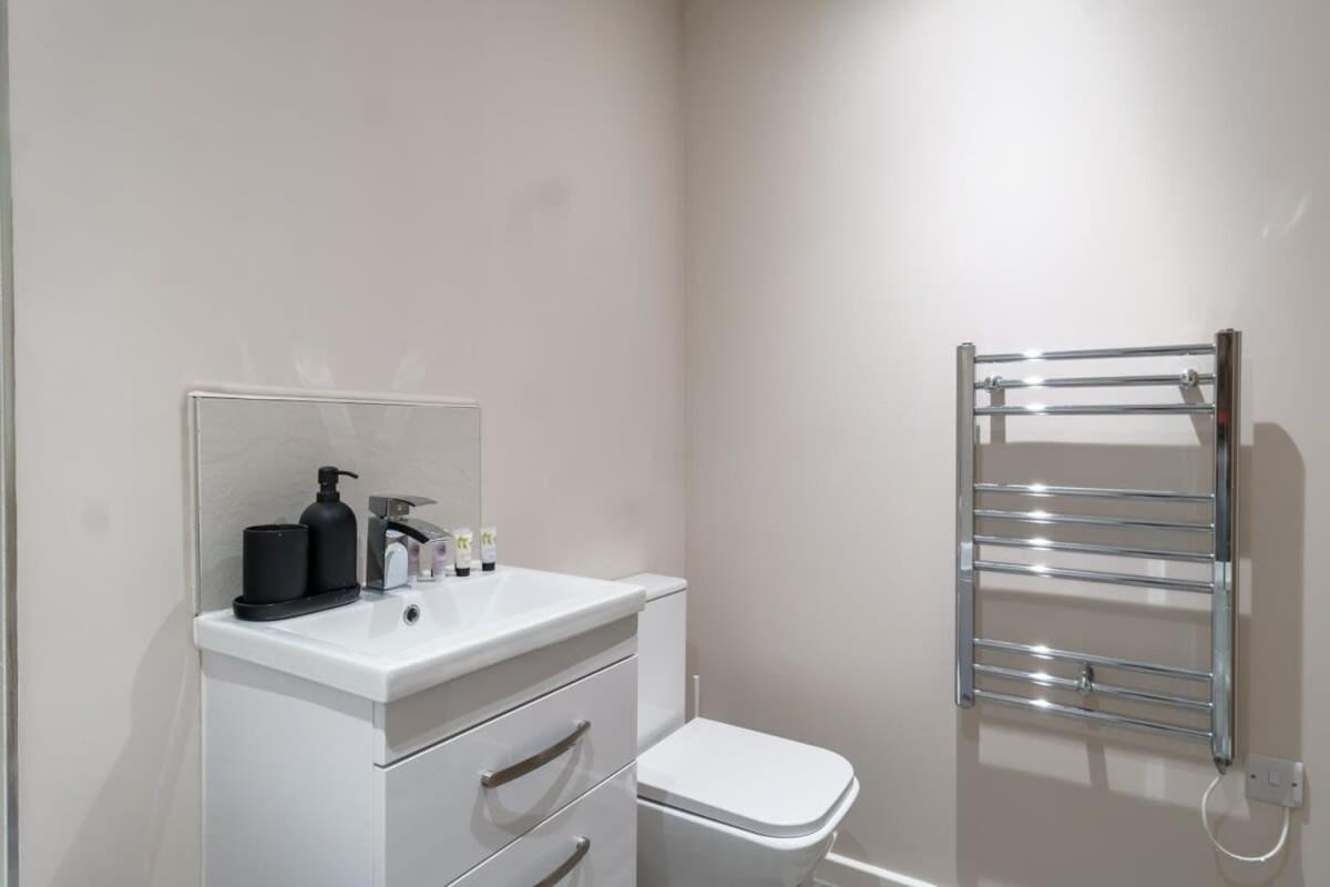 Apartment Lovely 1 Bed - Sleeps 3 *